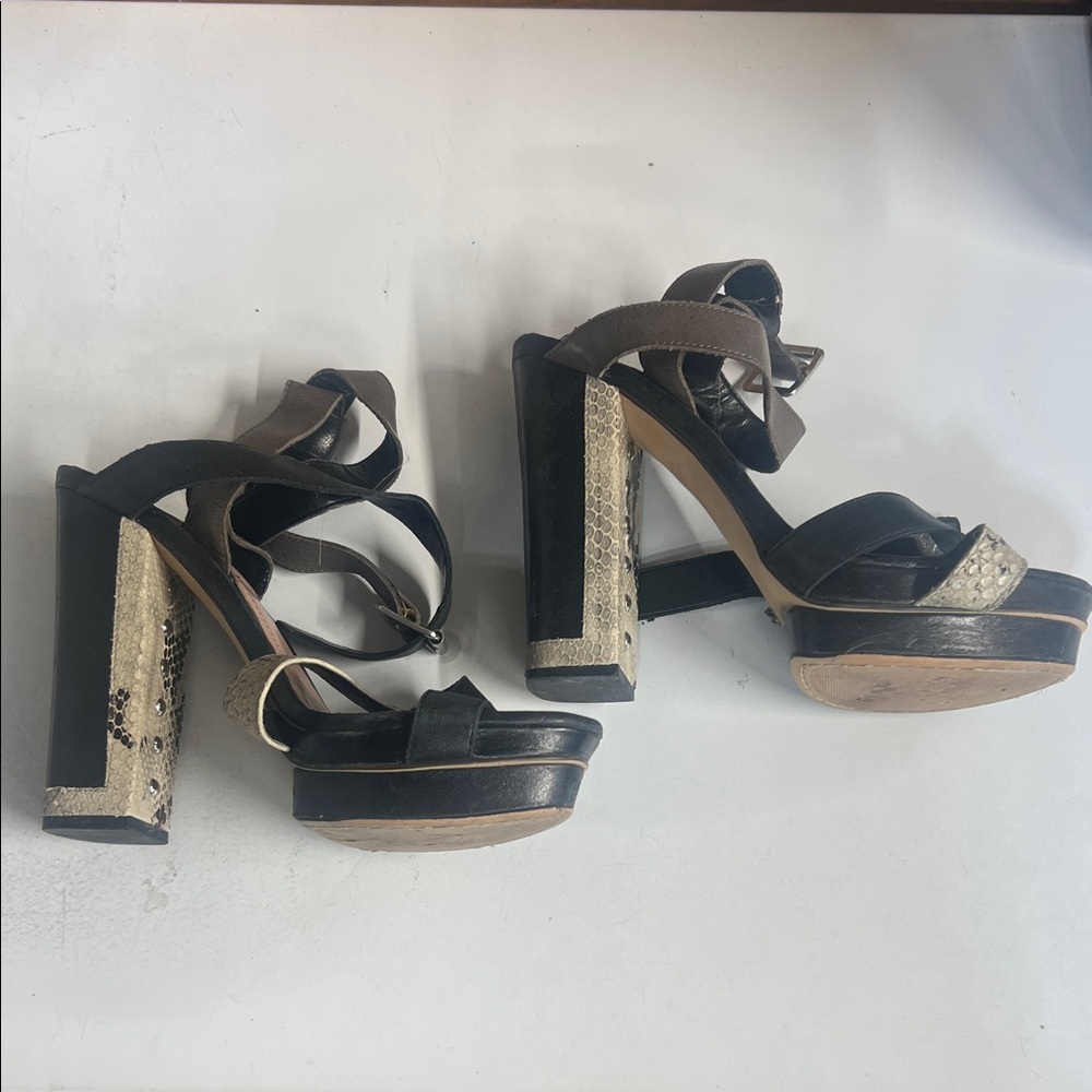 Vince Camuto leather platform studded strappy high heels size 9/39